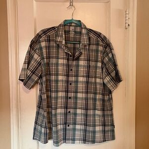Men's XXL Kuhl button down short sleeve shirt, great condition